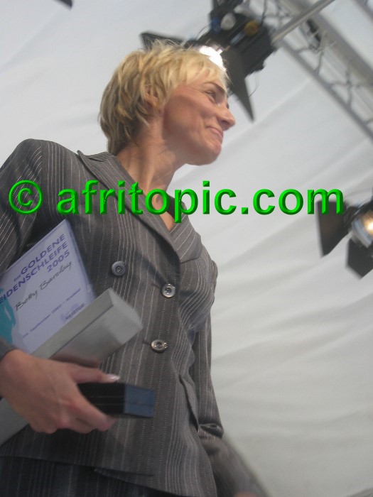 ../Images/Krefeld-Strssenmodenschau-2005 102.jpg